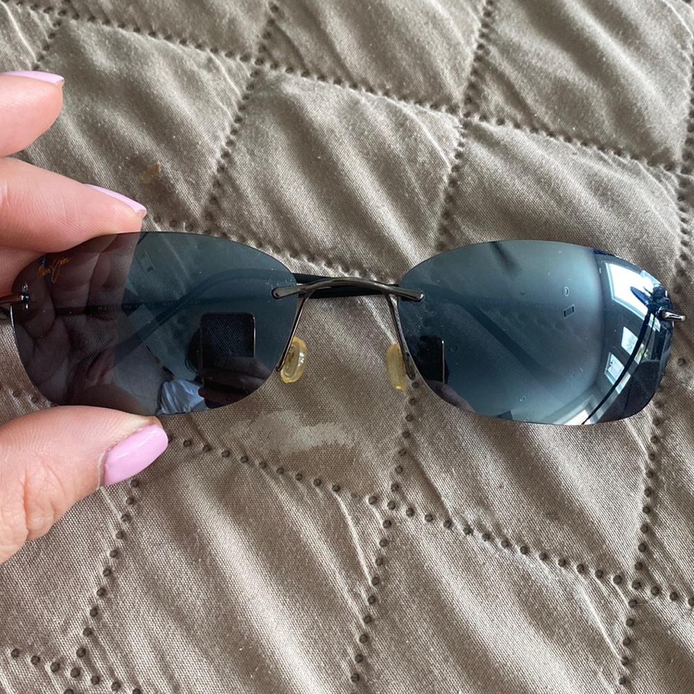 Men’s Maui Jim’s come with case